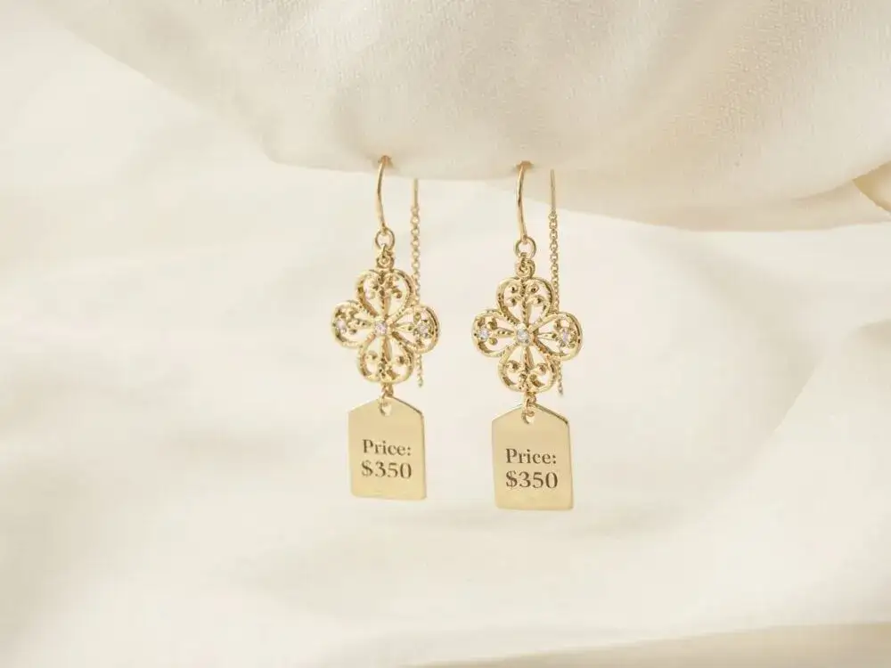 Ile kosztują złote kolczyki? Ceny, próby i porady [2024]