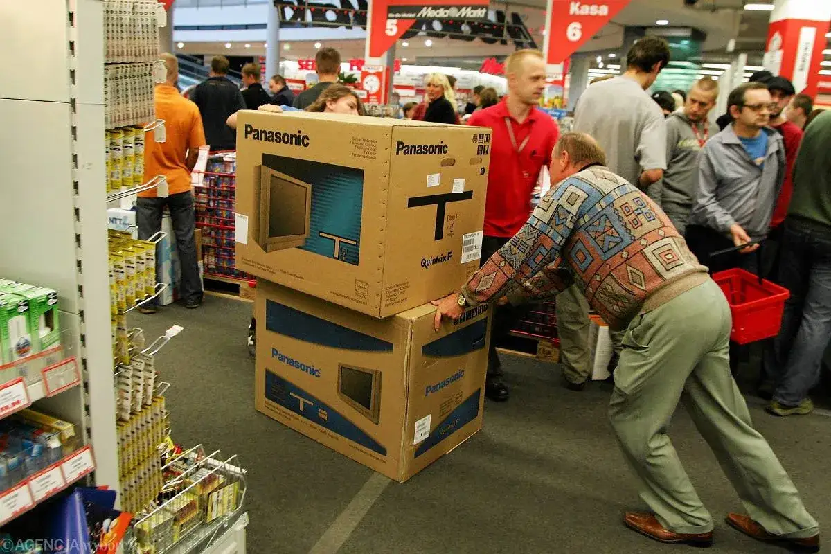 Jak oszczędzać w Media Markt? Kalendarz promocji i tajne triki