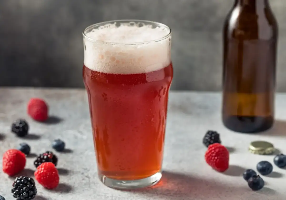 Ile kalorii ma piwo z sokiem malinowym? Zaskakujące wartości!