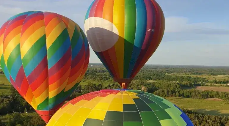 Ile kosztuje lot balonem w Krakowie? Sprawdź ceny i opcje lotów