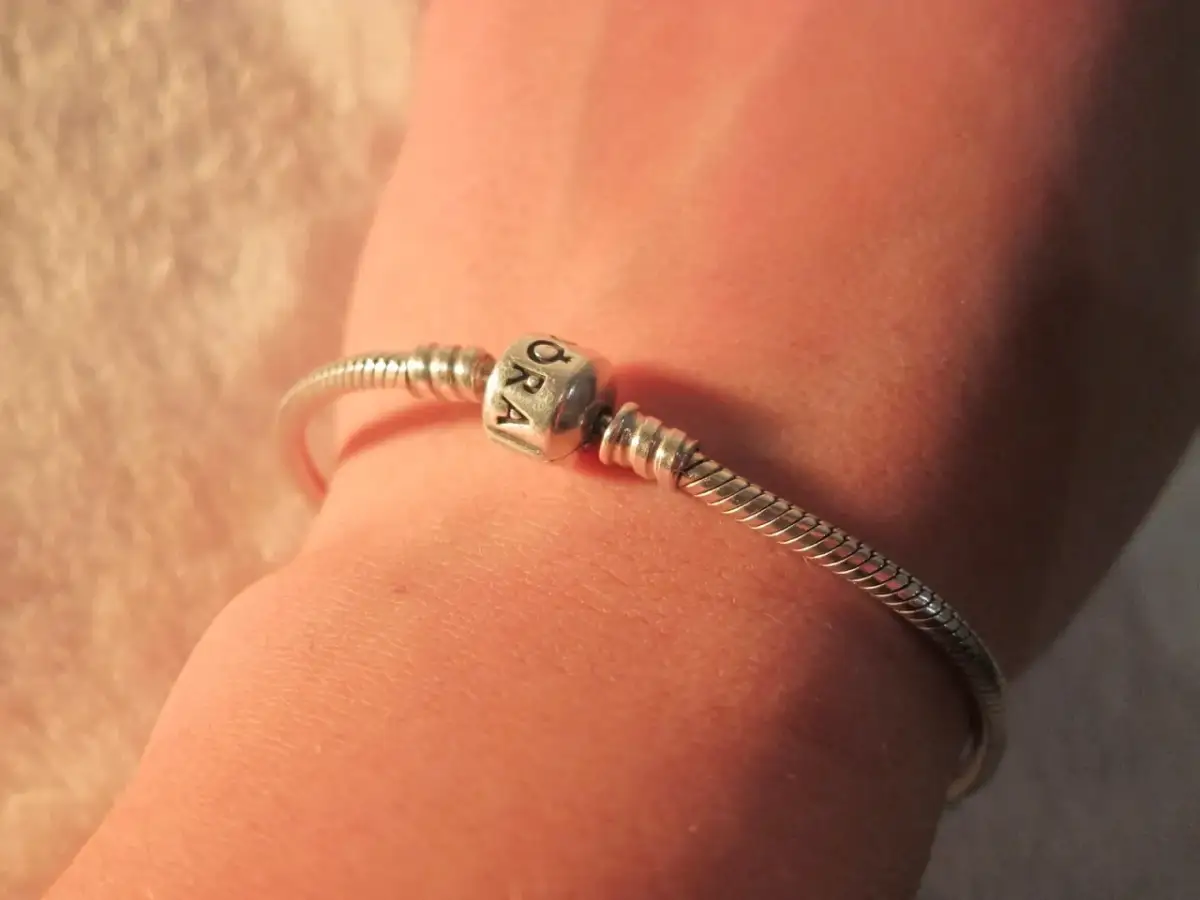 Pandora: Jak dobrać rozmiar bransoletki? Uniknij błędów!