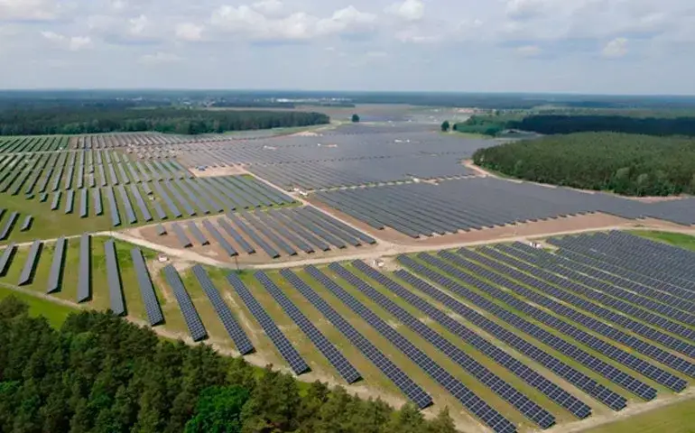 Gdzie najwięcej elektrowni słonecznych? Ranking farm PV w Polsce i na świecie