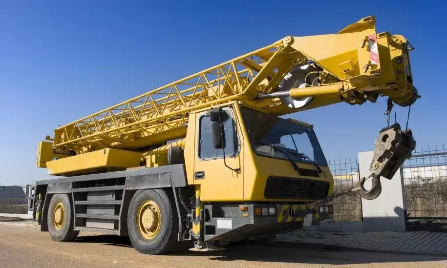 Ile kosztuje wynajem dźwigu? Poznaj stawki i ukryte koszty