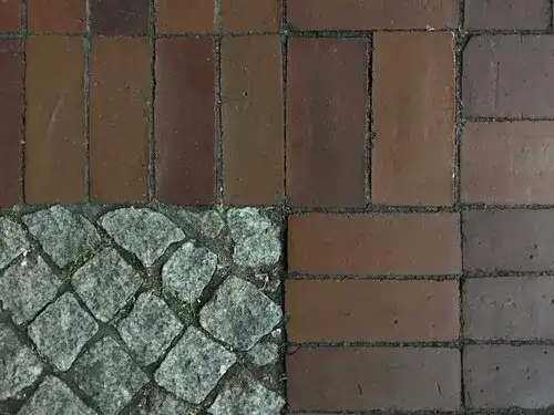 Jak zrobić chodnik z czerwonej cegły - uniknij najczęstszych błędów