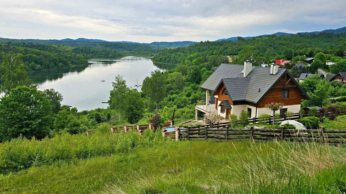 Zwiększ rezerwacje: Gdzie reklamować noclegi w 2026 roku?