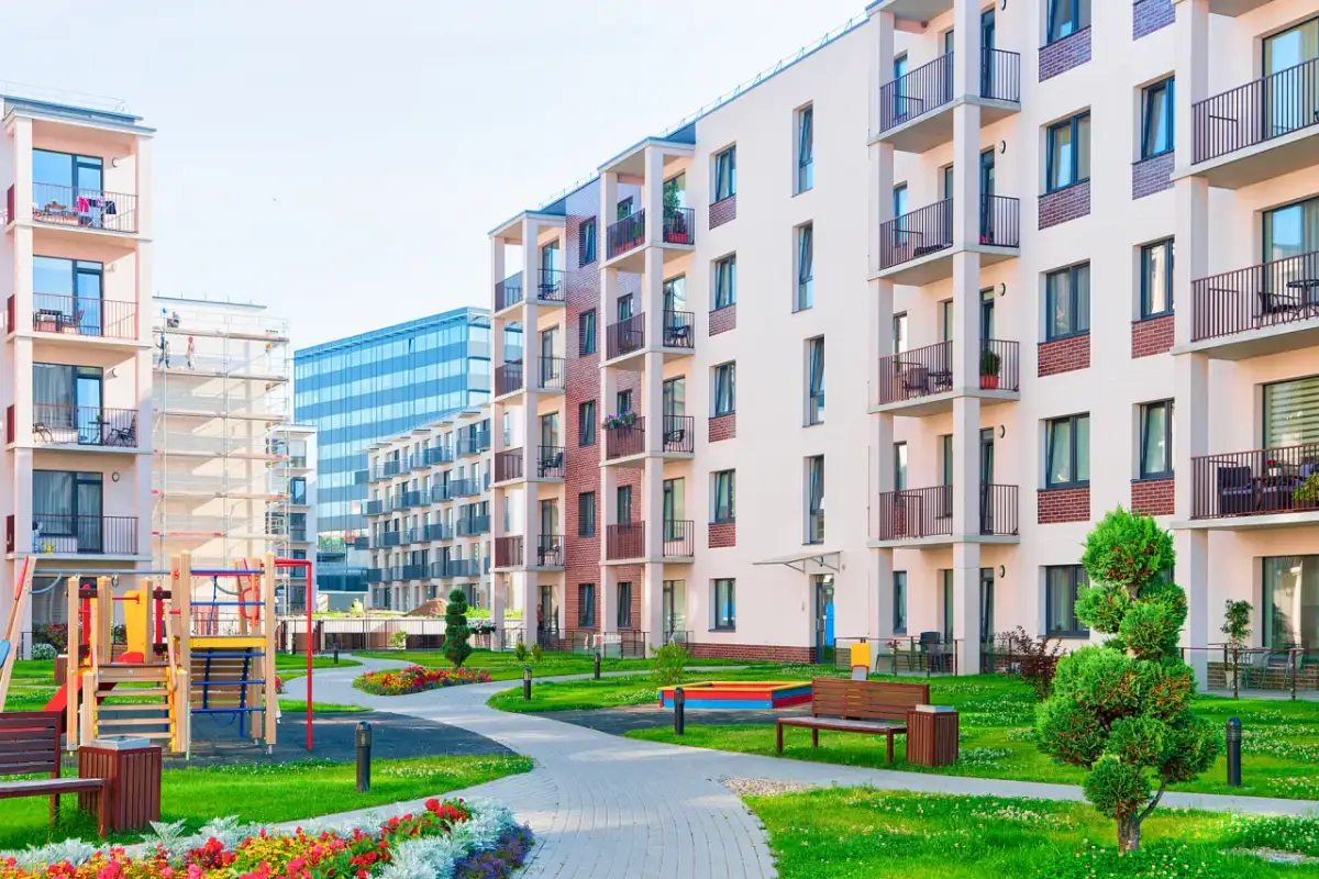 Ile kosztuje wynajem mieszkania w bloku? Zaskakujące ceny w Polsce