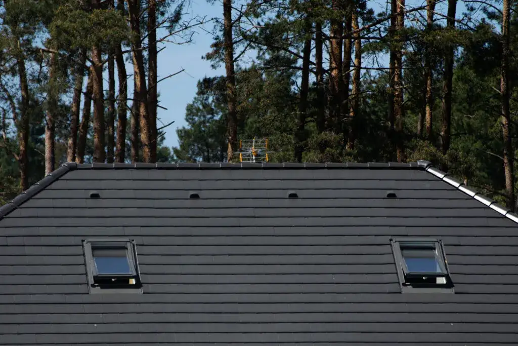 Ile dachówek wentylacyjnych potrzebujesz? Kluczowe zasady i porady
