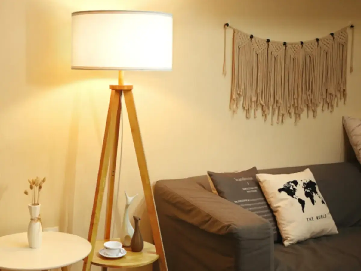 Lámparas de pie para salón: Elige la ideal y transforma tu espacio