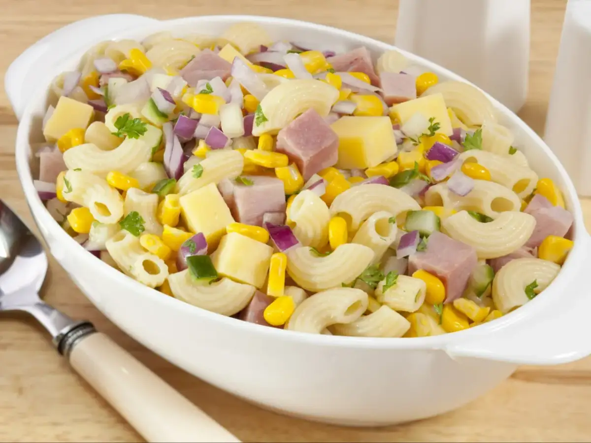 Jak zrobić sałatkę makaronową, która zachwyci Twoich gości