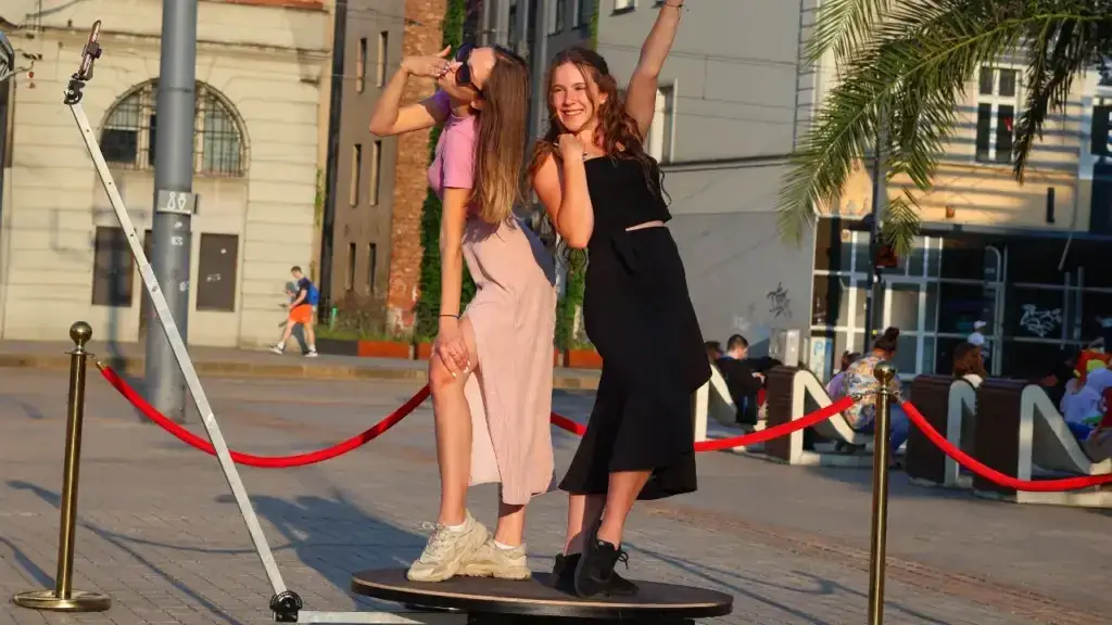 Ile kosztuje wynajem fotobudki? Sprawdź ceny i ukryte koszty