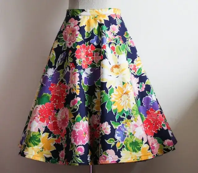 Ile materiału na spódnicę z koła? Oblicz dokładnie i oszczędzaj