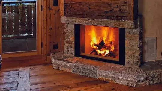 Czy przy kominku mogą być panele? Poznaj zasady bezpieczeństwa i materiałów