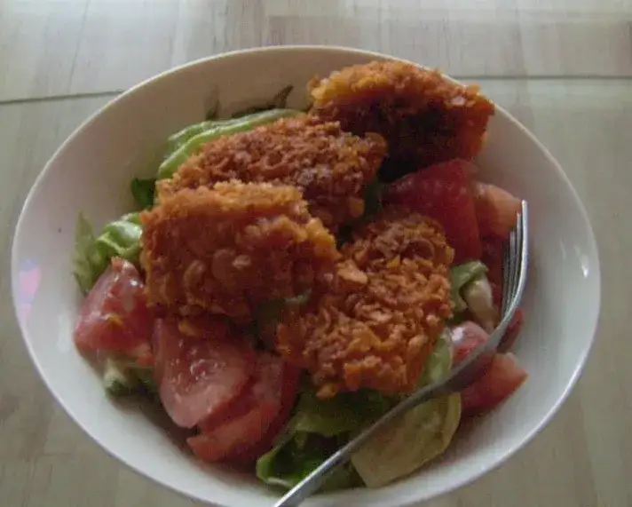 Sałatka jak z McDonald's - prosty przepis na smakowitą wersję w domu