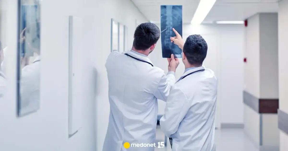 Ból kręgosłupa: ortopeda czy neurolog? Wybierz właściwego lekarza!