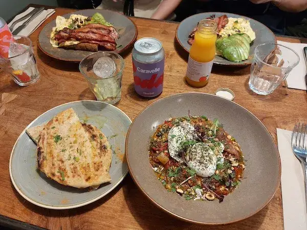 Gdzie zjeść w Barcelonie: najlepsze miejsca, które musisz odwiedzić