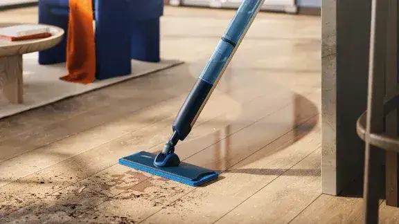 Mop do paneli: Jaki wybrać, by uniknąć smug i zniszczeń?