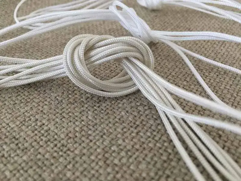 Jak założyć sznurek do rolety rzymskiej – uniknij najczęstszych błędów