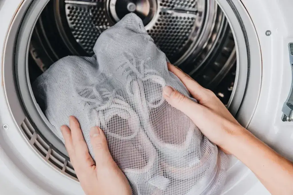 Jak suszyć buty w suszarce bez kosza? Bezpieczne metody krok po kroku