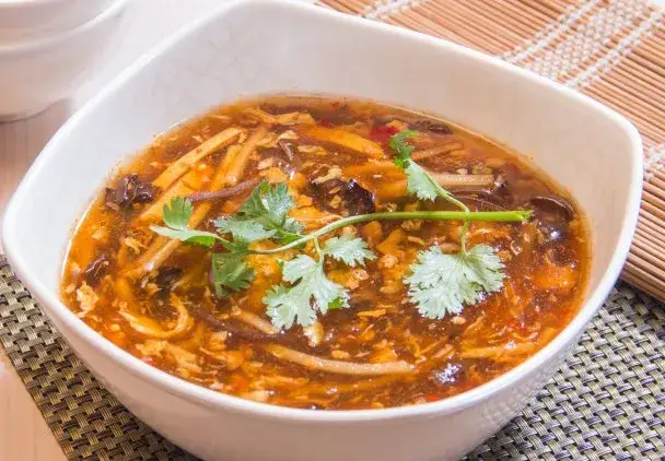 Jak zrobić zupę chińską w domu? Przepis na idealny smak!