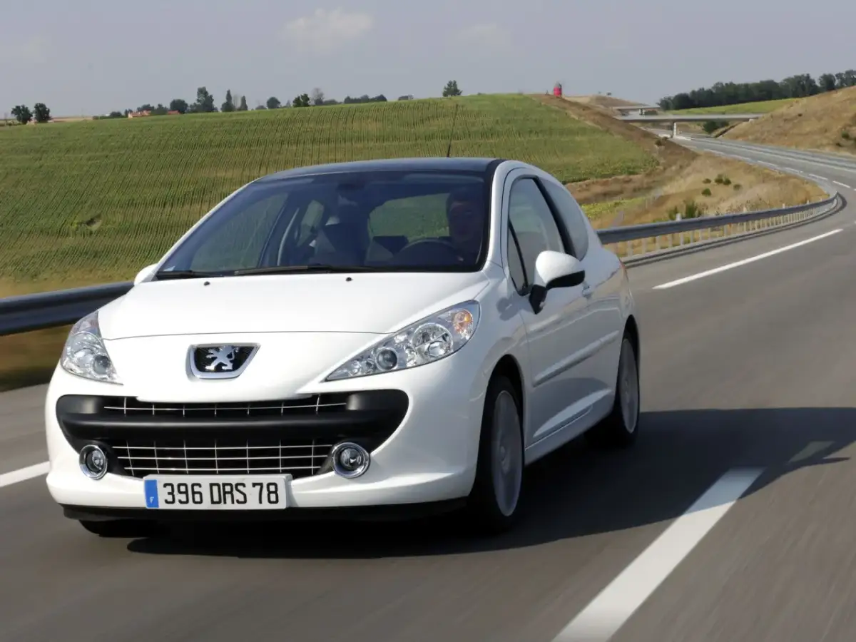 Peugeot 207: Jaki silnik wybrać? Unikaj tych jednostek!