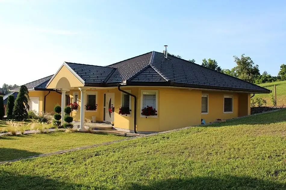 Jaki kolor elewacji do czarnego dachu, aby uniknąć błędów w aranżacji?