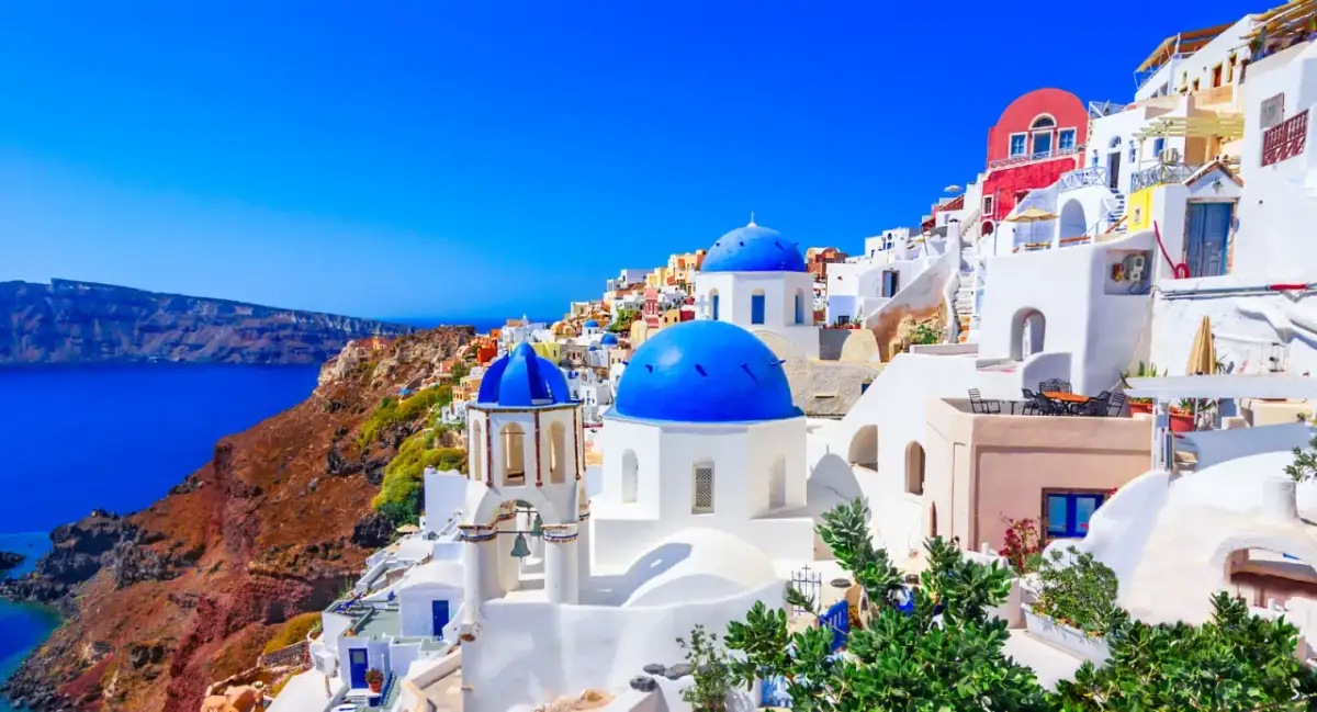 Santorini: Co zwiedzić? Przewodnik po najpiękniejszych miejscach