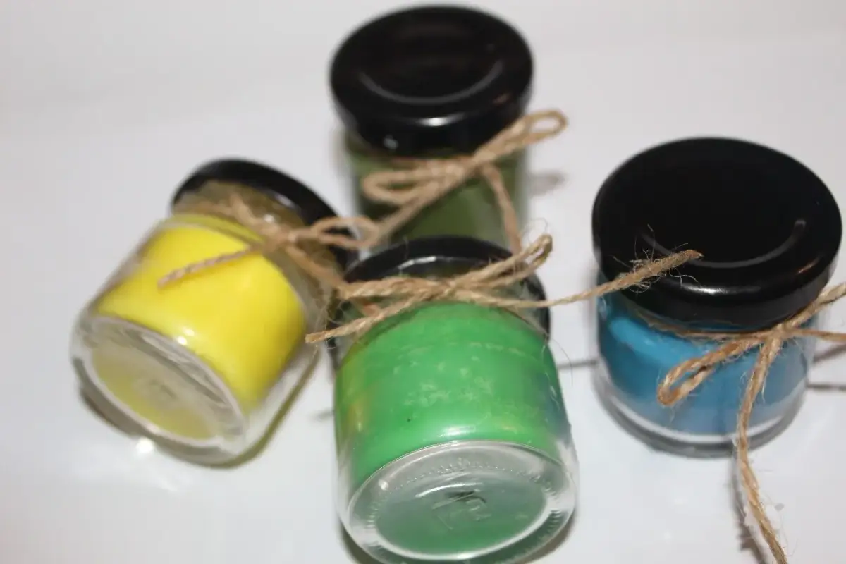 Świeczka z czego jest zrobiona? Poznaj zdrowe i szkodliwe materiały