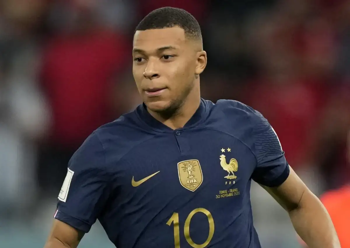 Mbappé w Realu: Ile naprawdę zarabia? Pensja i 150 mln € bonusu.