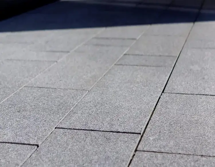 Jak zrobić podjazd z kamienia – uniknij najczęstszych błędów