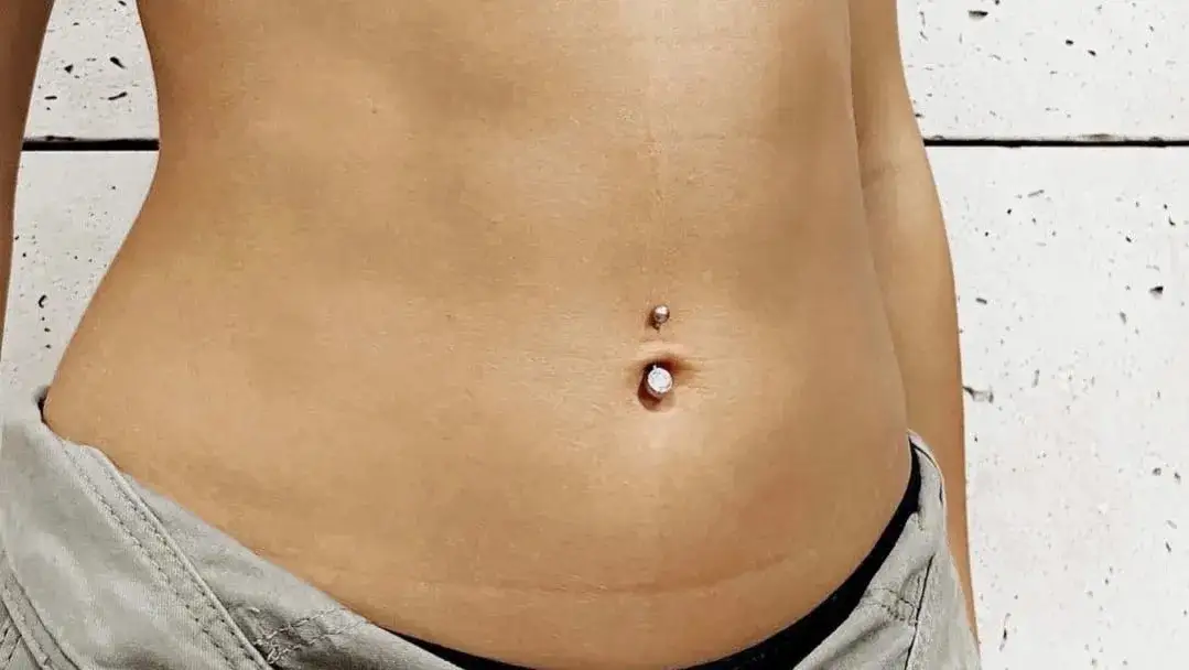 Ile kosztuje kolczyk w pępku? Ceny, które mogą cię zaskoczyć
