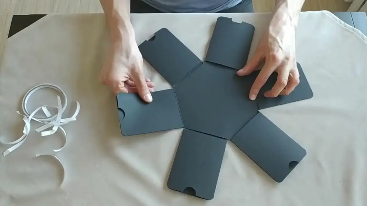 Prezent "karton w kartonie": jak zrobić hitową niespodziankę?