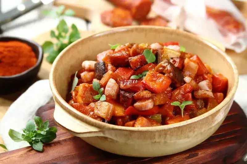 Czy leczo to zupa? Sprawdź, co naprawdę oznacza ta potrawa