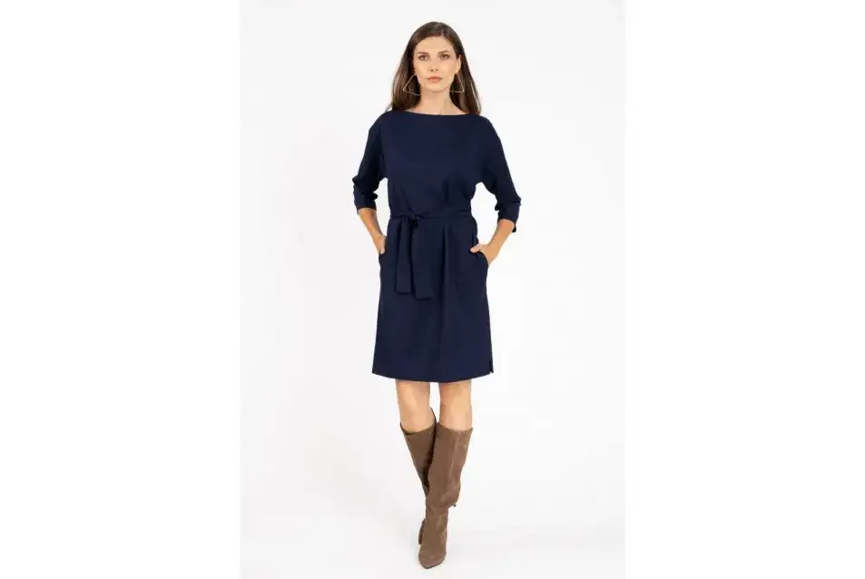 Jakie buty do granatowej garsonki? Idealne kolor i fason na każdą okazję