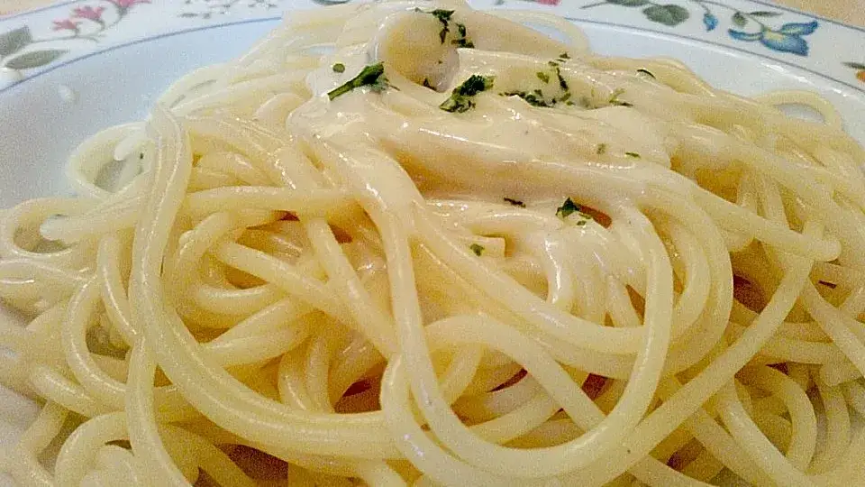 Ein einfaches Rezept für Käsesoße, das garantiert gelingt