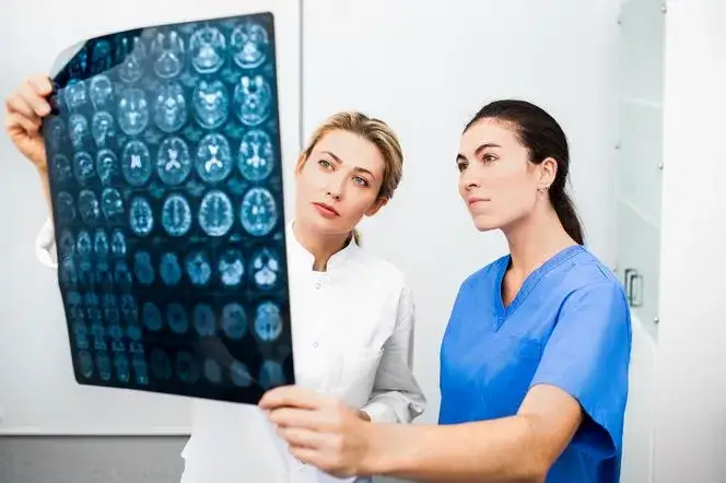 Neurologia czym się zajmuje? Poznaj kluczowe aspekty tej dziedziny