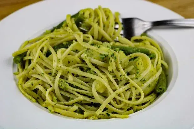 Idealne spaghetti z pesto: 15 minut i zero błędów!