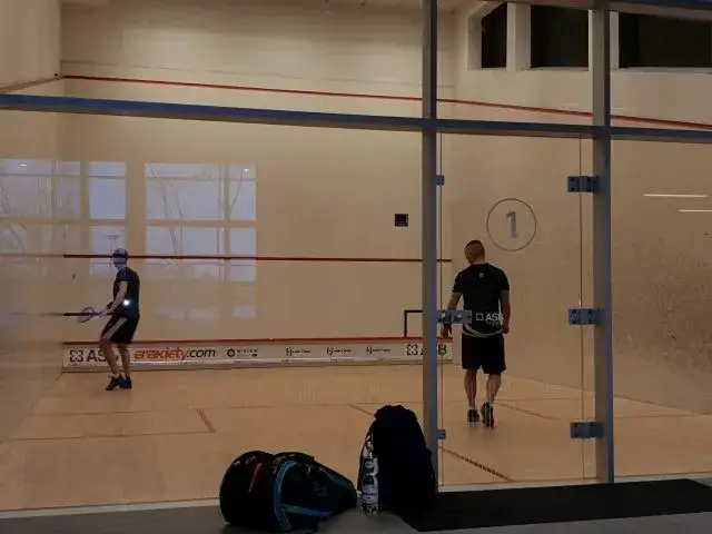 Squash Olsztyn: Najlepsze korty, ceny i jak zacząć grę!