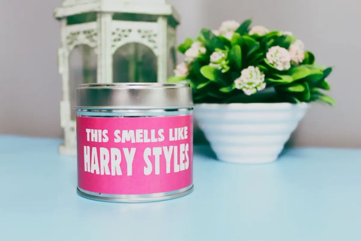 Najlepsze świeczki o zapachu Harry'ego Stylesa, które musisz poznać