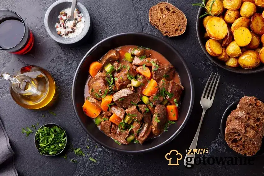 Gulasz z karkówki: przepis krok po kroku na idealne mięso!