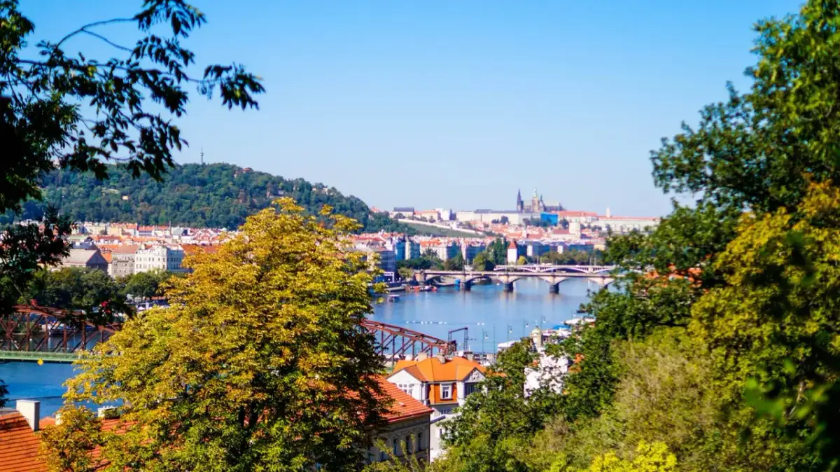 Noclegi w Pradze: Ile kosztują i jak obniżyć cenę? Kompletny poradnik