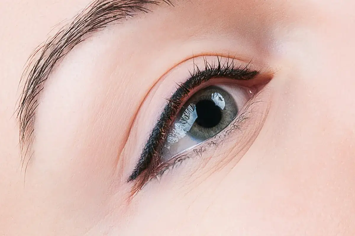 Trwałość makijażu permanentnego brwi: Od 1 do 3 lat i co dalej?