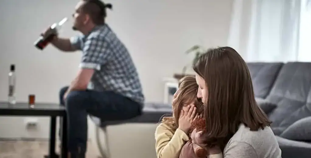 Pomoc osobie uzależnionej: Jak skutecznie wspierać i chronić siebie?