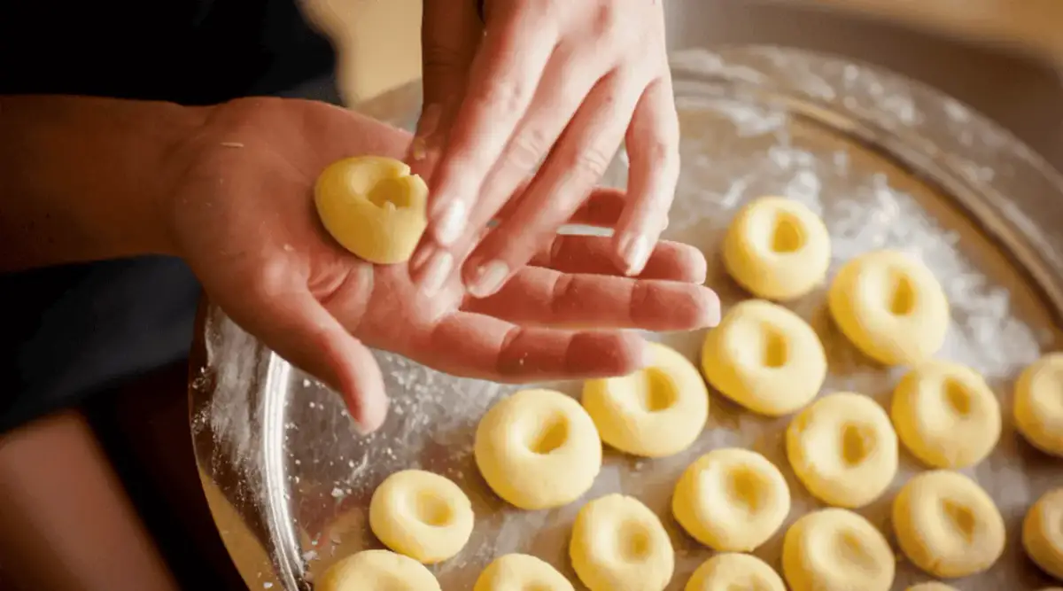 Jak gotować kluski? Poradnik: idealne, puszyste, bez wpadek!