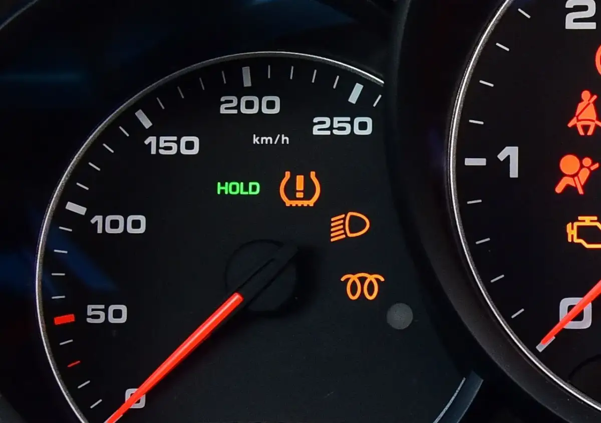 Jak skasować kontrolkę ciśnienia w oponach Lexus - proste kroki