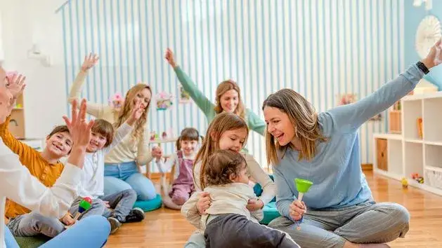 Zajęcia z rodzicami w przedszkolu: jak wzmocnić więzi i rozwój dziecka