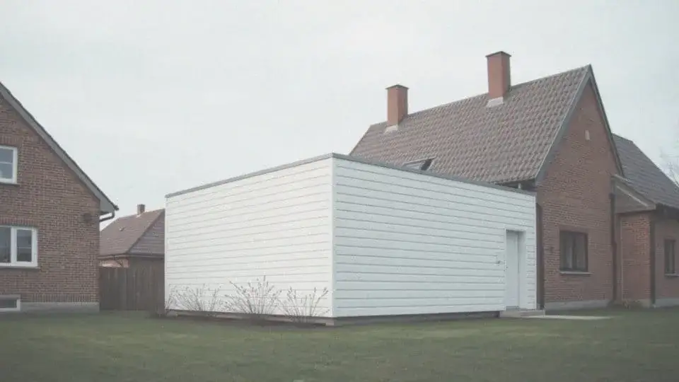 Czy garaż jest budynkiem gospodarczym? Zrozumienie kluczowych różnic