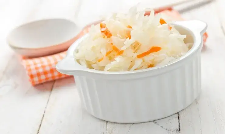 Ile kalorii ma surówka z kiszonej kapusty? Zaskakujące fakty o kaloriach