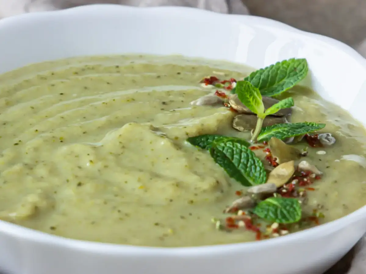 Aksamitna zupa krem z cukinii: Szybki przepis i sekrety smaku