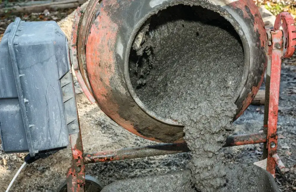 Jak mieszać beton w betoniarce - uniknij najczęstszych błędów