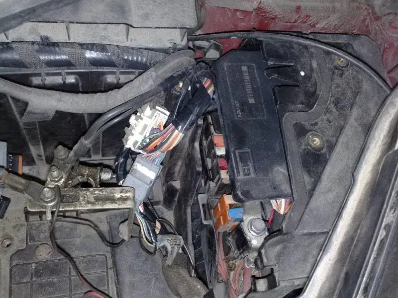 Gdzie są bezpieczniki Scenic 3? Odkryj ich lokalizację i tajemnice